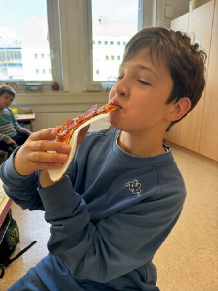 5a089620-5ad2-4dfb-bf46-d6c7b4015162